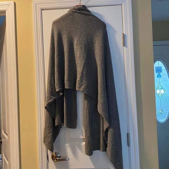 💯 Luxurious Cashmere Gray Large Scarf Wrap Never Used - Picture 9 of 11